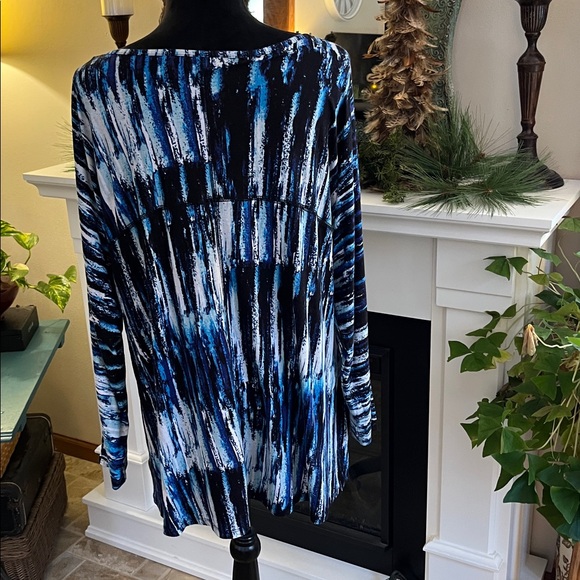 Willi Smith Blue and Black Patterned Top - Picture 2 of 6